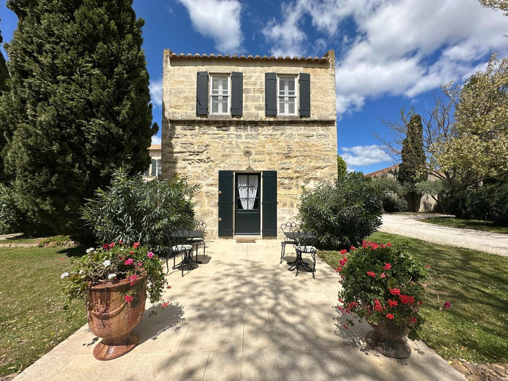 Le Mas De Peint - Hotel Et Restaurant Arles Buitenkant foto