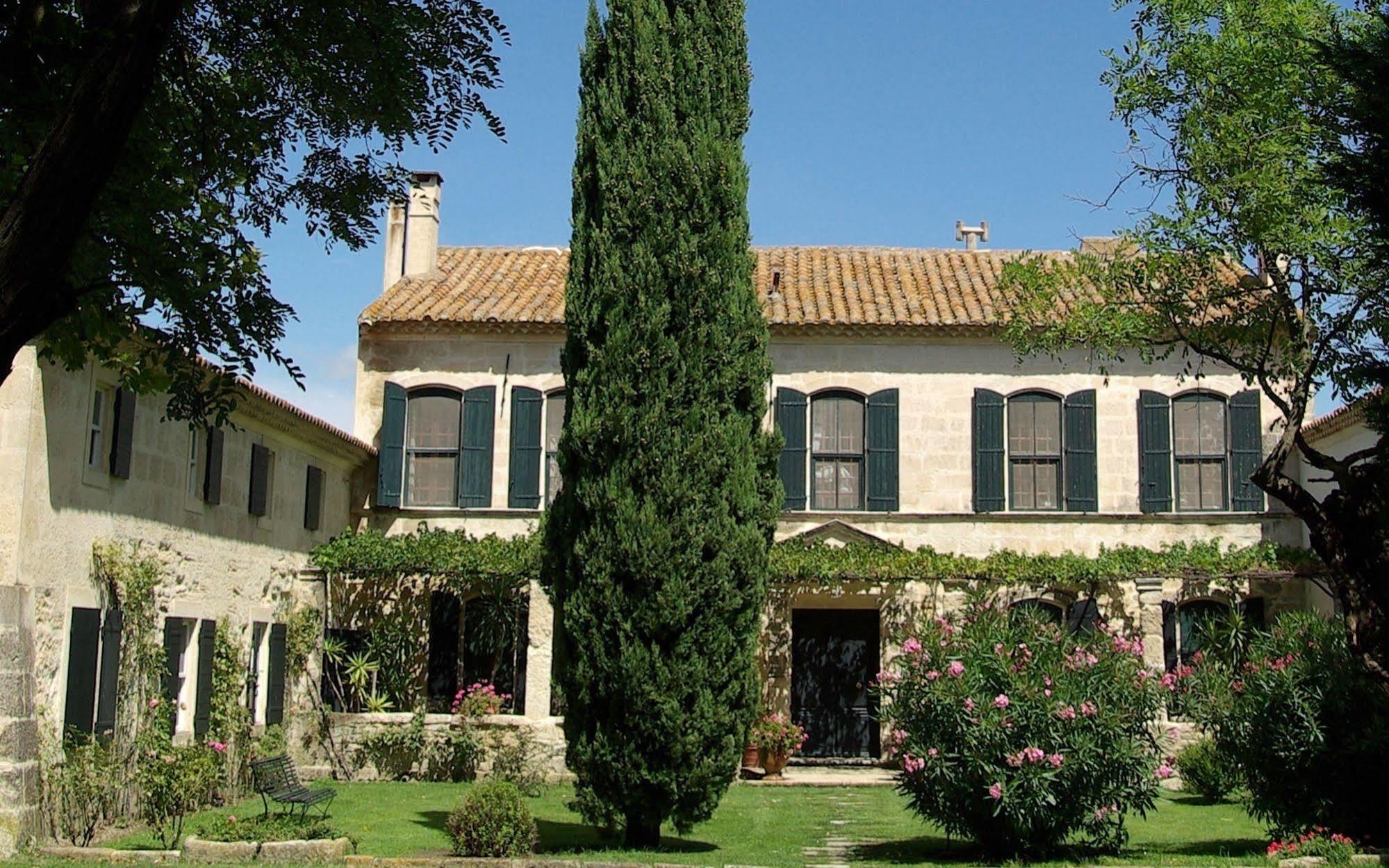 Le Mas De Peint - Hotel Et Restaurant Arles Buitenkant foto